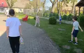 Poszukiwania wielkanocnego zajączka w Nosalewie (5)