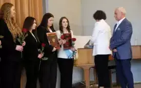 Zakończenie roku szkolnego klas maturalnych203