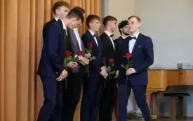 Zakończenie roku szkolnego klas maturalnych166