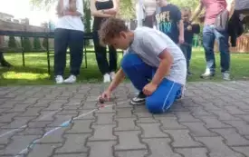 &bdquo;Gry podw&oacute;rkowe z naszego dzieciństwa&rdquo; &ndash; międzypokoleniowe popołudnie w Turowie (17)
