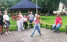 &bdquo;Gry podw&oacute;rkowe z naszego dzieciństwa&rdquo; &ndash; międzypokoleniowe popołudnie w Turowie (5)