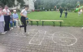 &bdquo;Gry podw&oacute;rkowe z naszego dzieciństwa&rdquo; &ndash; międzypokoleniowe popołudnie w Turowie (4)