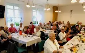 uRODZINOWE SPOTKANIE SENIOR&Oacute;W11