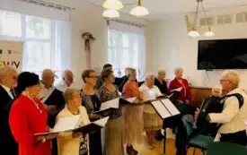 uRODZINOWE SPOTKANIE SENIOR&Oacute;W07
