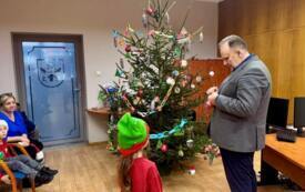 Ubieranie choinki w Urzędzie11