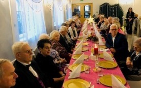 Spotkanie wigilijne Senior&oacute;w z Dziennego Domu Seniora (27)