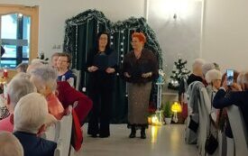 Spotkanie wigilijne Senior&oacute;w z Dziennego Domu Seniora (6)