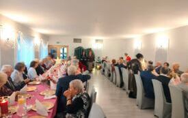 Spotkanie wigilijne Senior&oacute;w z Dziennego Domu Seniora (4)