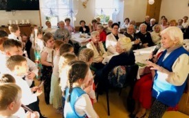 Dzień babci i Dziadka u Senior&oacute;w (20)