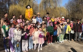 Powitanie wiosny u Senior&oacute;w (3)