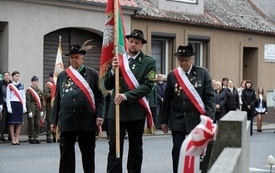 8 maja-uroczystość pod pomnikiem59