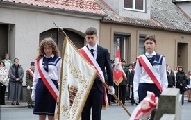 8 maja-uroczystość pod pomnikiem57