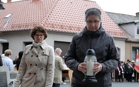8 maja-uroczystość pod pomnikiem38