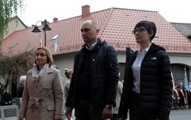 8 maja-uroczystość pod pomnikiem36