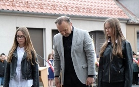 8 maja-uroczystość pod pomnikiem34