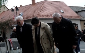 8 maja-uroczystość pod pomnikiem30