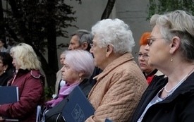 8 maja-uroczystość pod pomnikiem20
