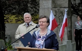 8 maja-uroczystość pod pomnikiem19