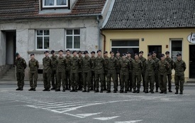 8 maja-uroczystość pod pomnikiem17