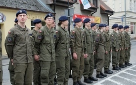 8 maja-uroczystość pod pomnikiem10