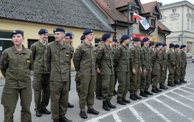 8 maja-uroczystość pod pomnikiem09