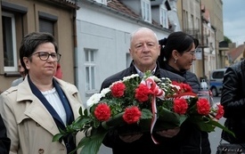 8 maja-uroczystość pod pomnikiem07