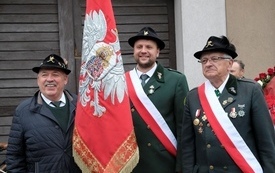 8 maja-uroczystość pod pomnikiem05