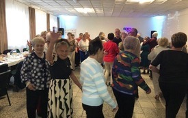 Taneczna majowka u senior&oacute;w (13)