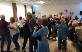 Taneczna majowka u senior&oacute;w (7)