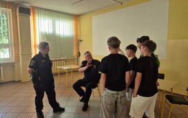 Straż Miejska odwiedziła uczni&oacute;w Szkoły Podstawowej w Pniewach (4)