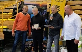 Wręczenie nagr&oacute;d podczas Wystawy Kr&oacute;lik&oacute;w 2021 w Pniewach 1