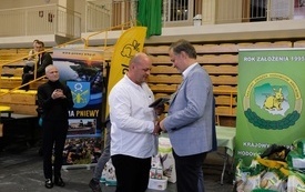 Wręczenie nagr&oacute;d podczas Wystawy Kr&oacute;lik&oacute;w 2021 w Pniewach 3