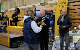 Wręczenie nagr&oacute;d podczas Wystawy Kr&oacute;lik&oacute;w 2021 w Pniewach 12