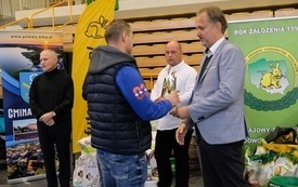 Wręczenie nagr&oacute;d podczas Wystawy Kr&oacute;lik&oacute;w 2021 w Pniewach 13