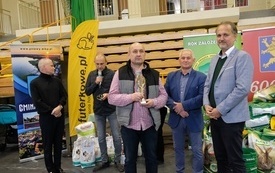 Wręczenie nagr&oacute;d podczas Wystawy Kr&oacute;lik&oacute;w 2021 w Pniewach 18