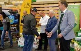 Wręczenie nagr&oacute;d podczas Wystawy Kr&oacute;lik&oacute;w 2021 w Pniewach 41