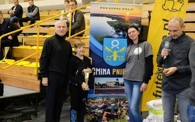 Wręczenie nagr&oacute;d podczas Wystawy Kr&oacute;lik&oacute;w 2021 w Pniewach 42