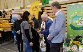 Wręczenie nagr&oacute;d podczas Wystawy Kr&oacute;lik&oacute;w 2021 w Pniewach 43