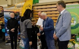 Wręczenie nagr&oacute;d podczas Wystawy Kr&oacute;lik&oacute;w 2021 w Pniewach 44
