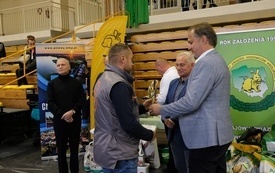 Wręczenie nagr&oacute;d podczas Wystawy Kr&oacute;lik&oacute;w 2021 w Pniewach 46