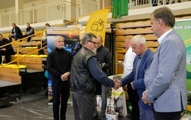Wręczenie nagr&oacute;d podczas Wystawy Kr&oacute;lik&oacute;w 2021 w Pniewach 50