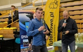 Wręczenie nagr&oacute;d podczas Wystawy Kr&oacute;lik&oacute;w 2021 w Pniewach 63