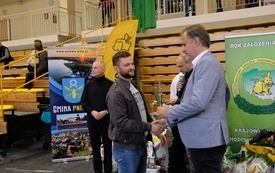 Wręczenie nagr&oacute;d podczas Wystawy Kr&oacute;lik&oacute;w 2021 w Pniewach 66
