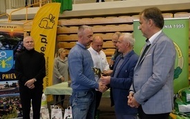 Wręczenie nagr&oacute;d podczas Wystawy Kr&oacute;lik&oacute;w 2021 w Pniewach 68
