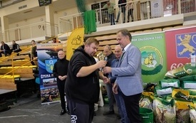 Wręczenie nagr&oacute;d podczas Wystawy Kr&oacute;lik&oacute;w 2021 w Pniewach 77