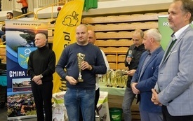 Wręczenie nagr&oacute;d podczas Wystawy Kr&oacute;lik&oacute;w 2021 w Pniewach 96
