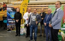 Wręczenie nagr&oacute;d podczas Wystawy Kr&oacute;lik&oacute;w 2021 w Pniewach 100