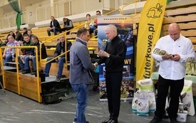 Wręczenie nagr&oacute;d podczas Wystawy Kr&oacute;lik&oacute;w 2021 w Pniewach 101