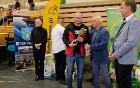 Wręczenie nagr&oacute;d podczas Wystawy Kr&oacute;lik&oacute;w 2021 w Pniewach 102