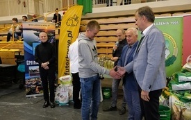 Wręczenie nagr&oacute;d podczas Wystawy Kr&oacute;lik&oacute;w 2021 w Pniewach 108